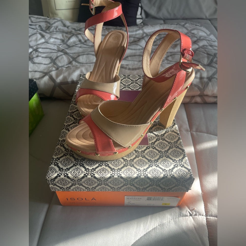 Isola platform sandal 4.5 inch heel size 9 peach and tan color